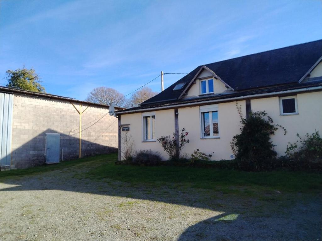 accommodation à la ferme - appartement et mobilhome Lubersac Exterior foto